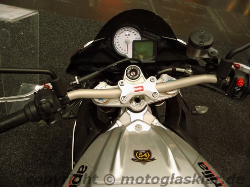 2015er Aprilia RSV4 RR Cockpit