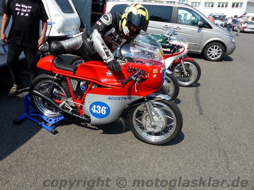 MV Agusta 350 von 1972 beim Prestart