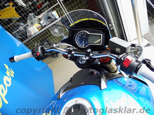 Suzuki GSR 750 Cockpit Armaturen