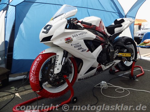 Reifenwärmer beim Suzuki GSX-R Cup