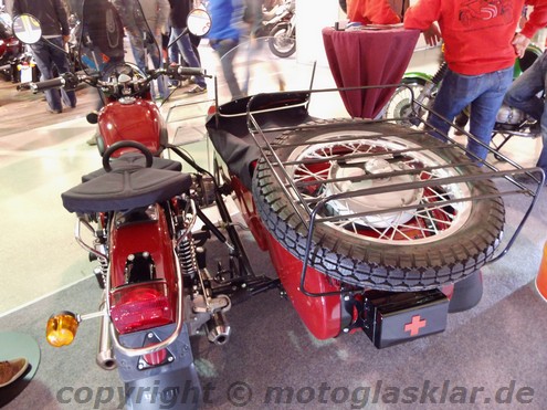 Ural Sportsman Heckansicht mit Ersatzrad